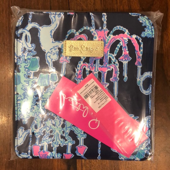 Lilly Pulitzer Handbags - Getaway Packable Tote Bright Navy Monkey Trouble